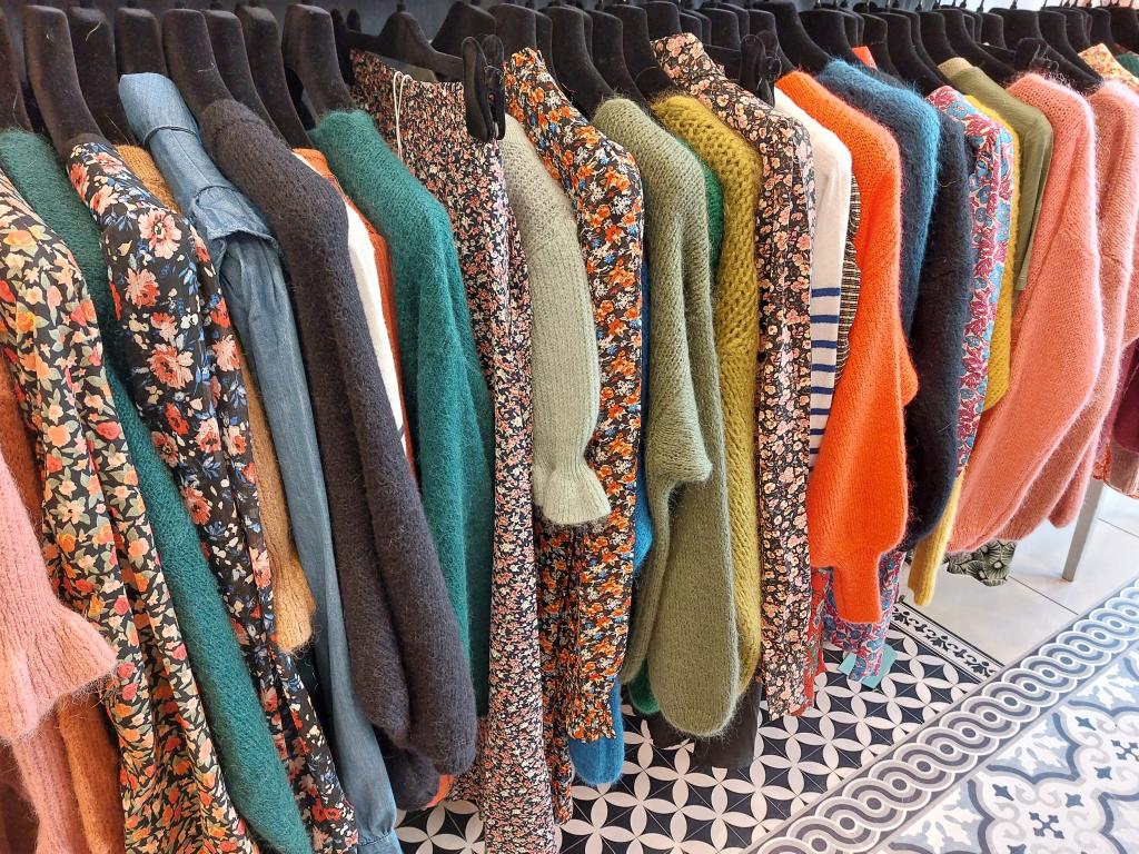 Des robes, des petits hauts, des pulls...