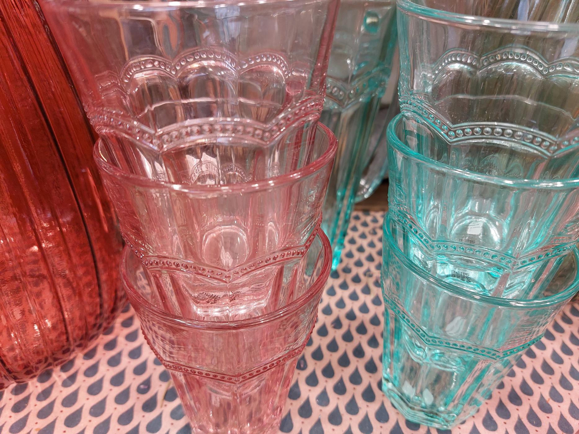 verre rose, bleu